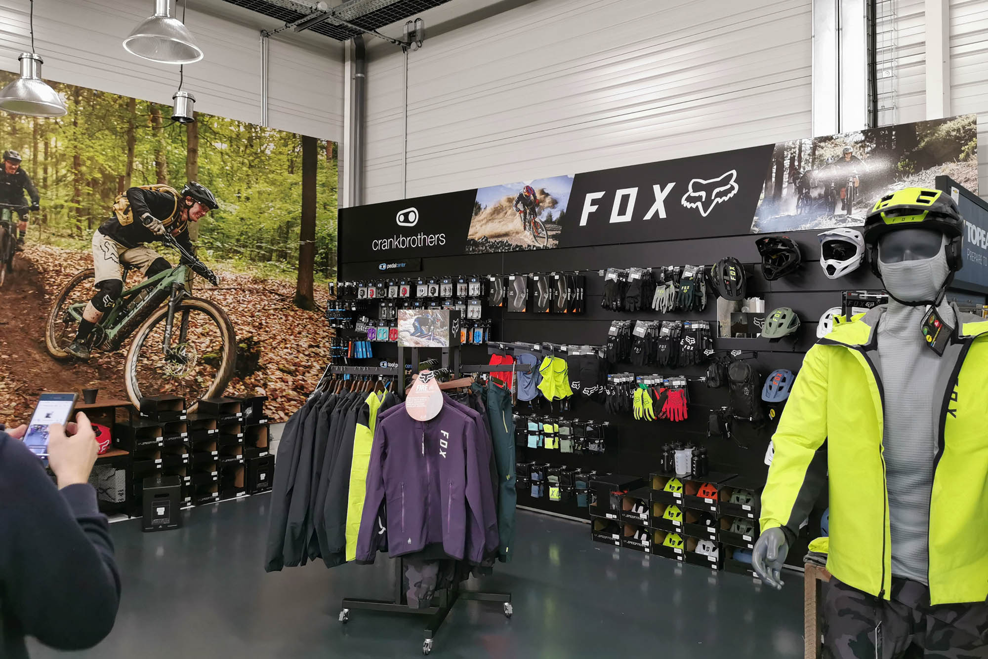 support de vêtement, signalétique magasin